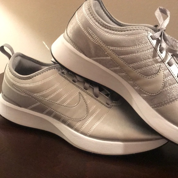 Brand new NIKE Ladies Silver Dualtone Racer - Picture 6 of 7